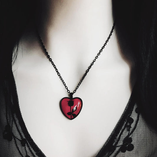 DRACULA'S HEART -  Black Chain Necklace